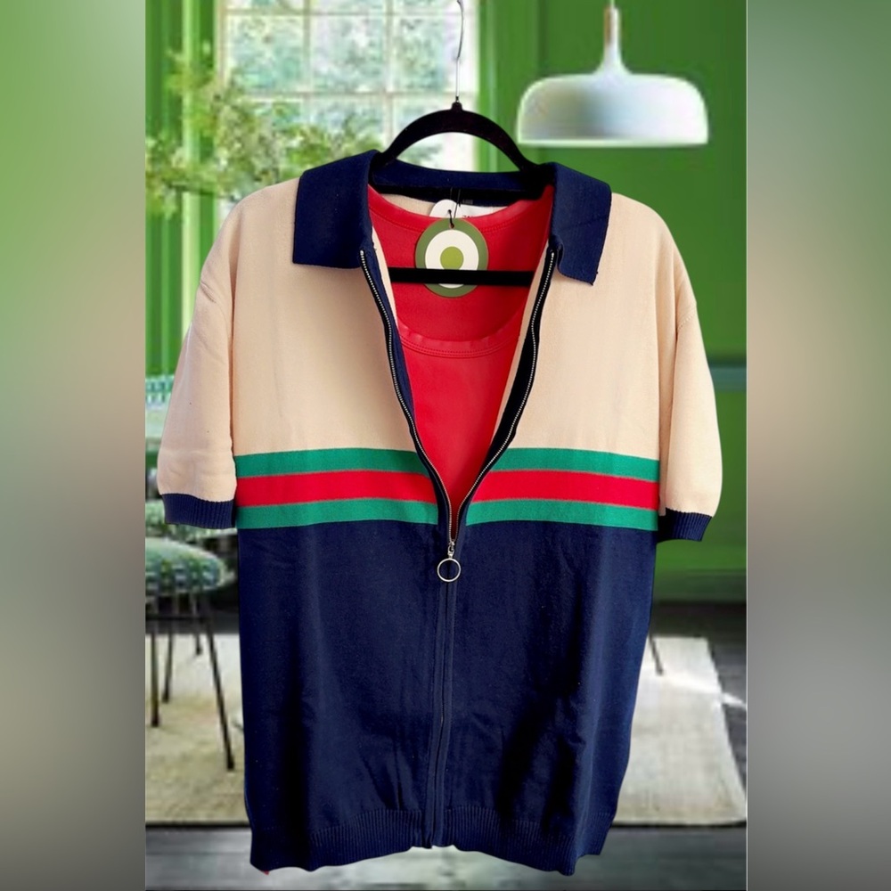 Men’s XL Polo Shirt in Classic Gucci-like Colors with Versatile Zippered Front.